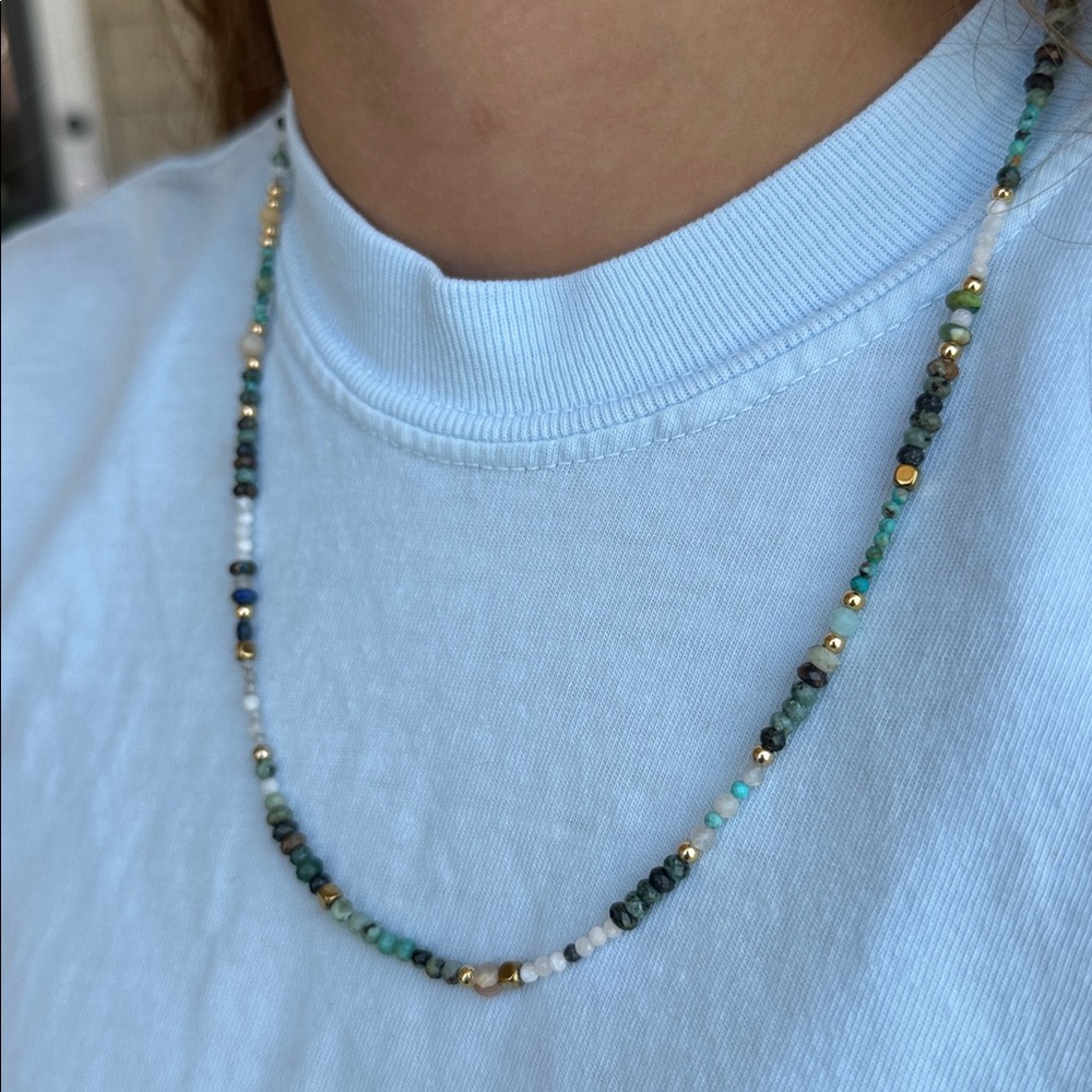 💎 Dainty Multicolor Beaded Necklace - Picture 8 of 9